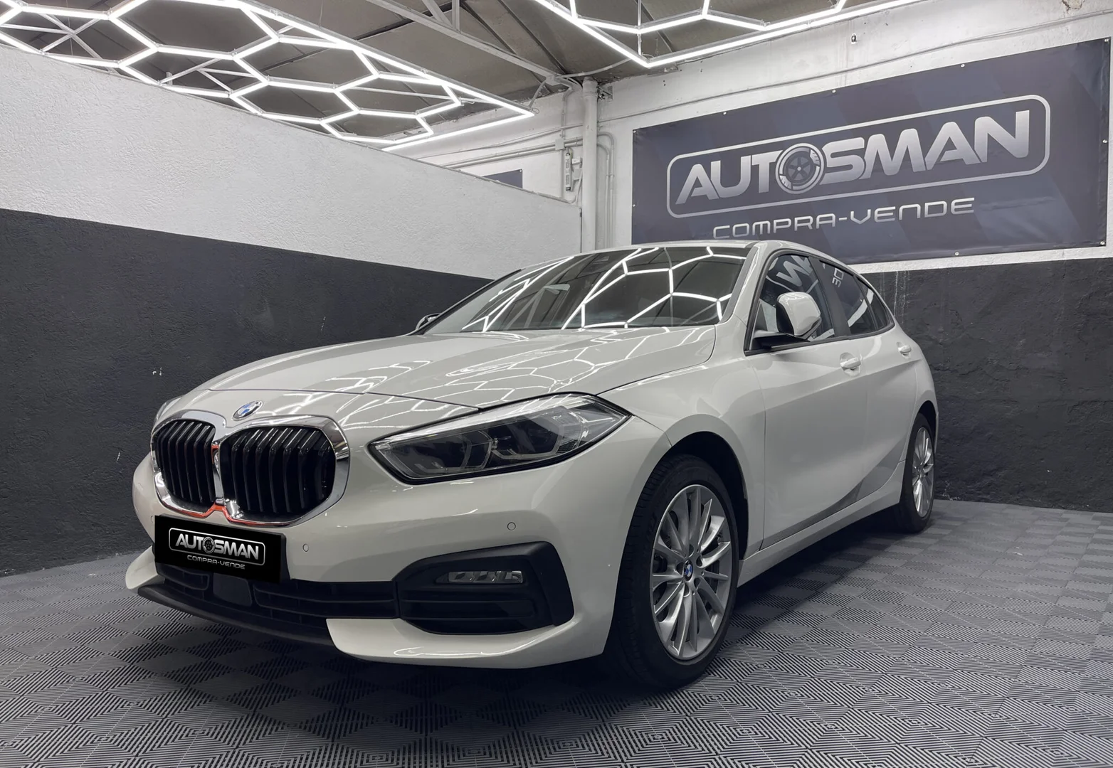 BMW Serie 1 118i 2023 Gasolina Blanco - Interior